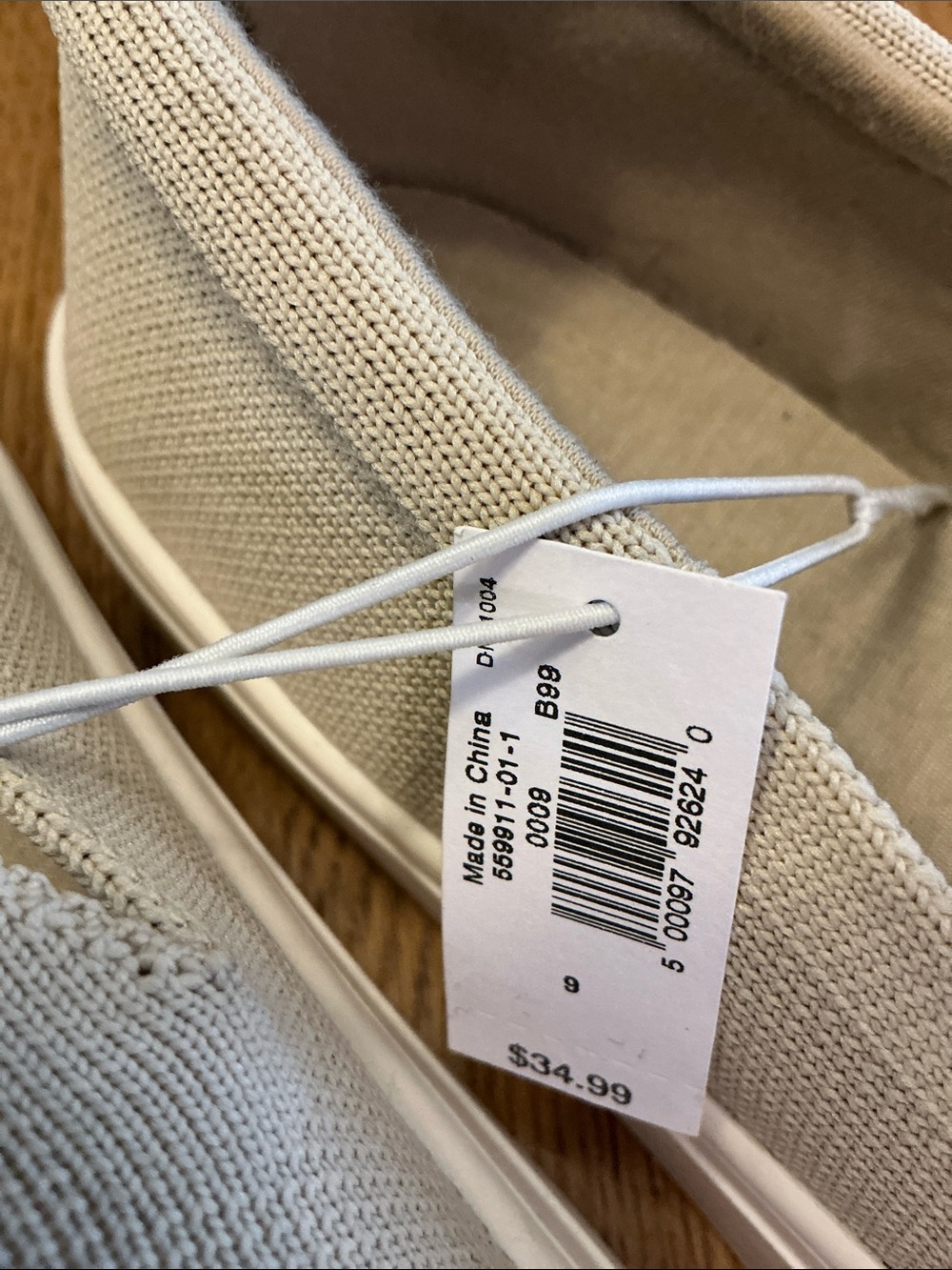 Woman’s Old Navy white slip on knit sneaker. Size 9. NWT! Never worn! - Picture 8 of 8
